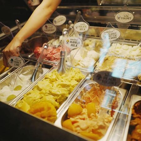 Ghee Gelato House Panzió Bangkok Kültér fotó