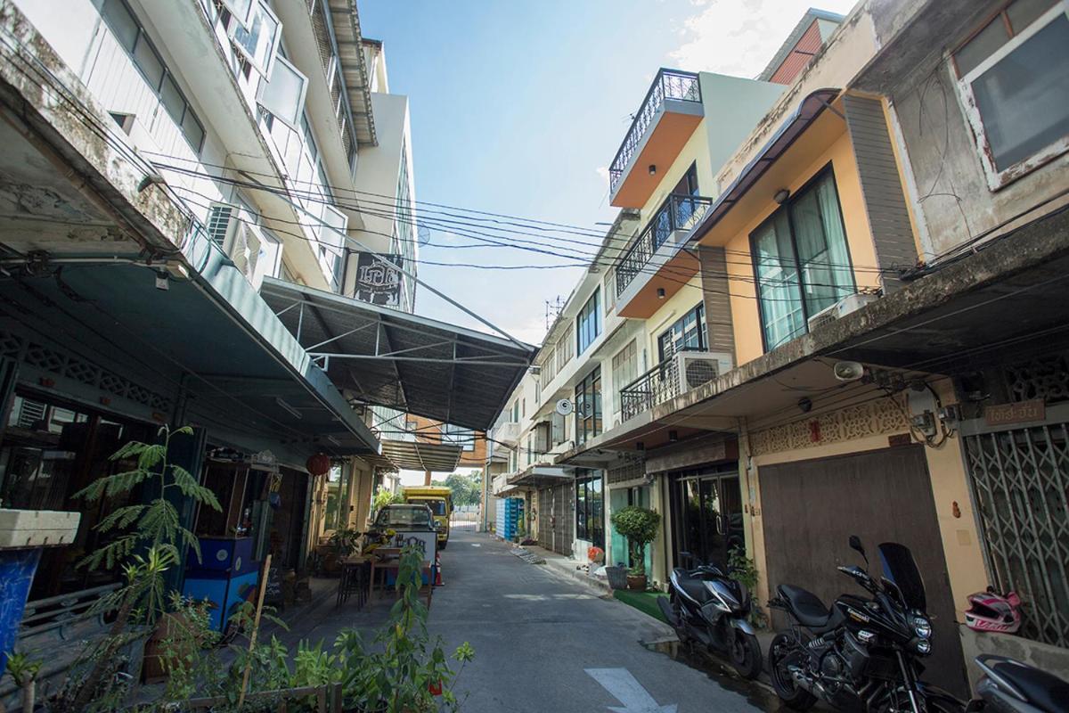 Ghee Gelato House Panzió Bangkok Kültér fotó